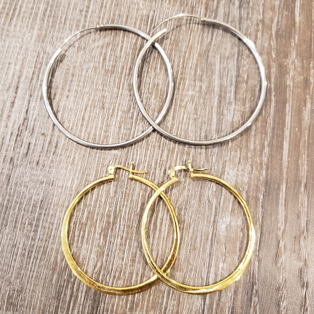 2 pairs of hoop earrings gold & silver
